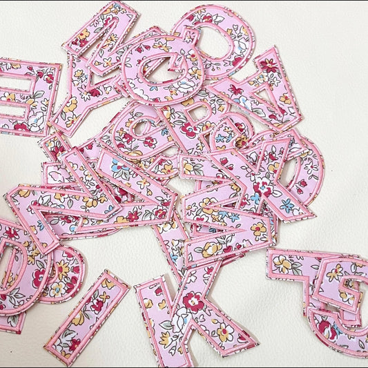 Pink Floral A-Z Letter Patches - Elegant DIY Craft Accessories for Men & Women, Ideal for Customizing Hats, Bags, and Clothes, English Letters, Rhinestone Patch, DIY Crafts, Leisure Style,